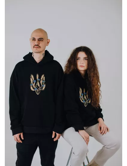 Картинка Чорне худі з вишивкою